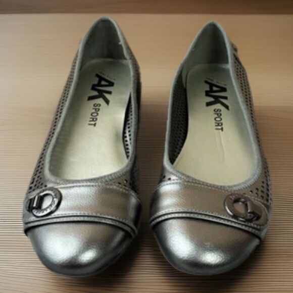 Ann Klein Sport Women’s Silver Ballet Flats Size 8.5 - Picture 1 of 8